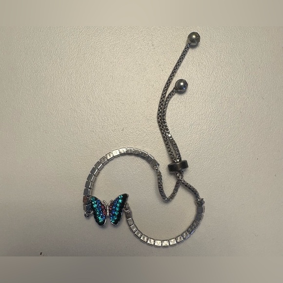 Adjustable Silver Rhinestone Butterfly Bracelet - Picture 7 of 7